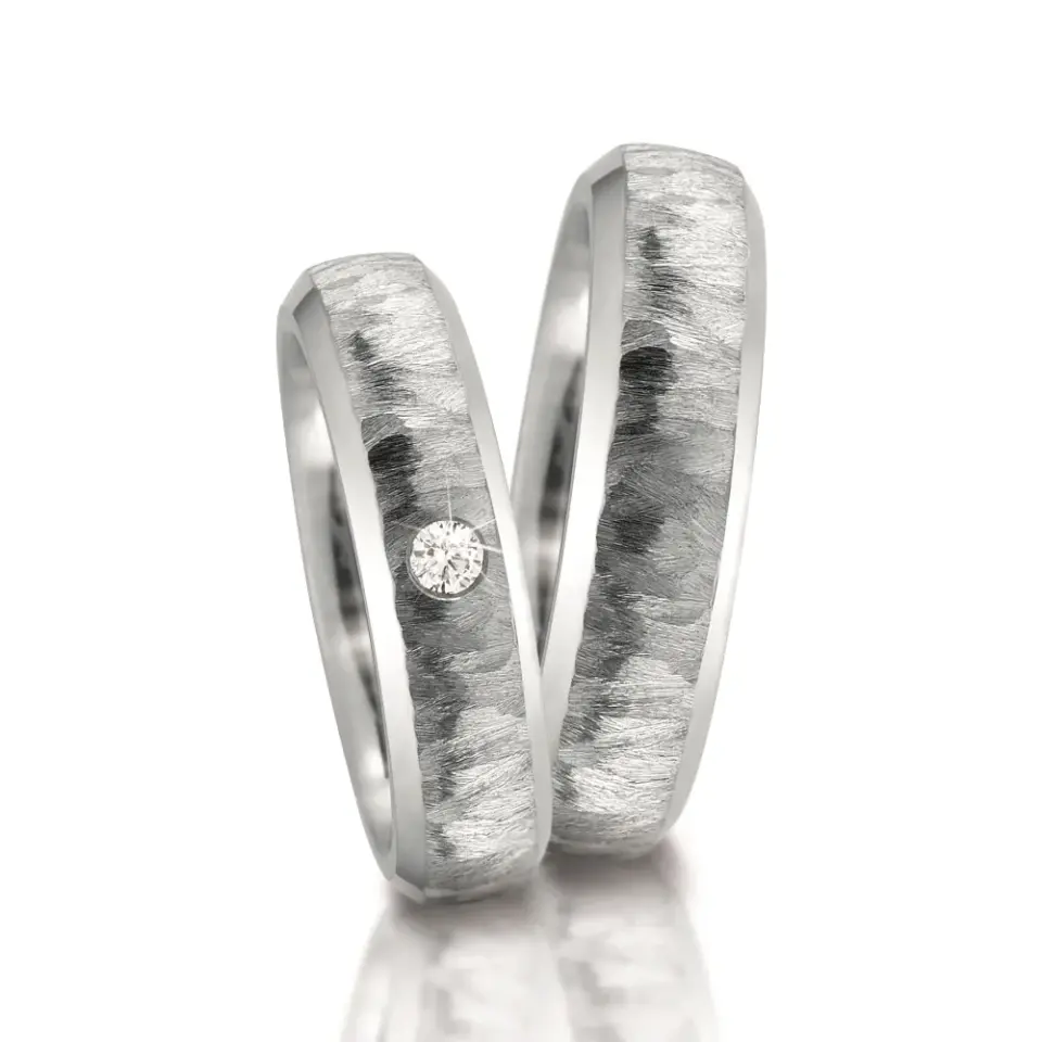 Alianzas de boda de acero con diamante