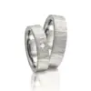 Alianzas de boda de acero con diamante
