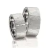 Alianzas de boda de acero con diamantes