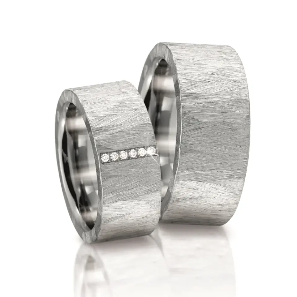 Alianzas de boda de acero con diamantes