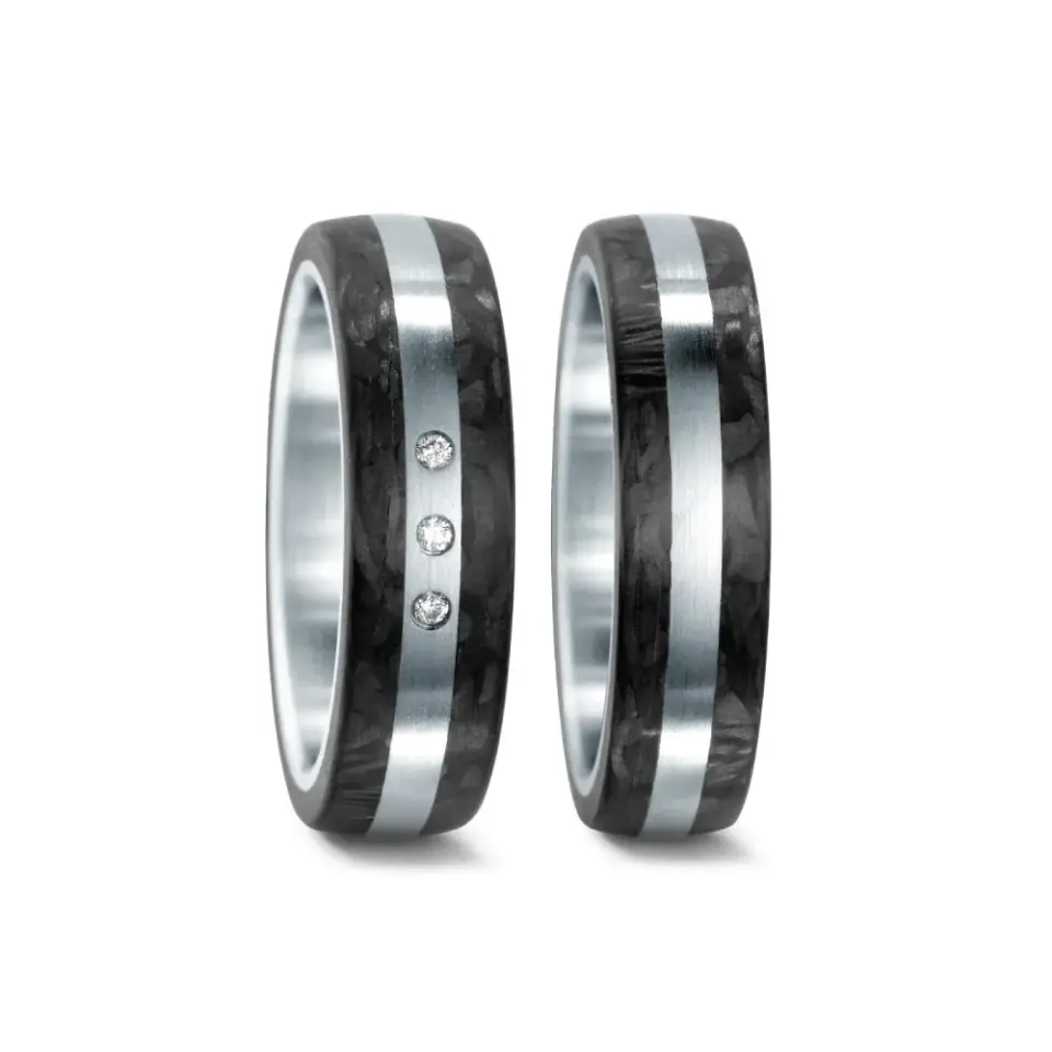 Alianzas de boda de acero y carbono con diamantes