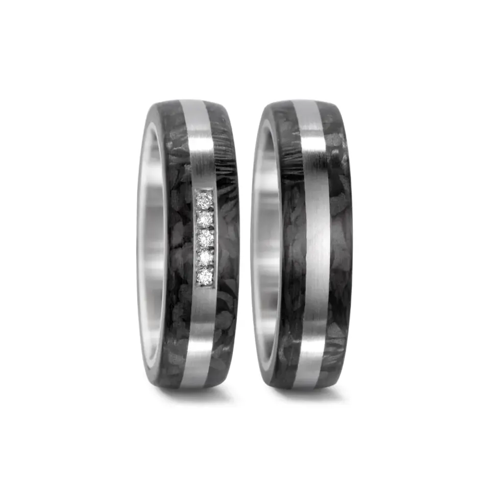 Alianzas de boda de acero y carbono con diamantes