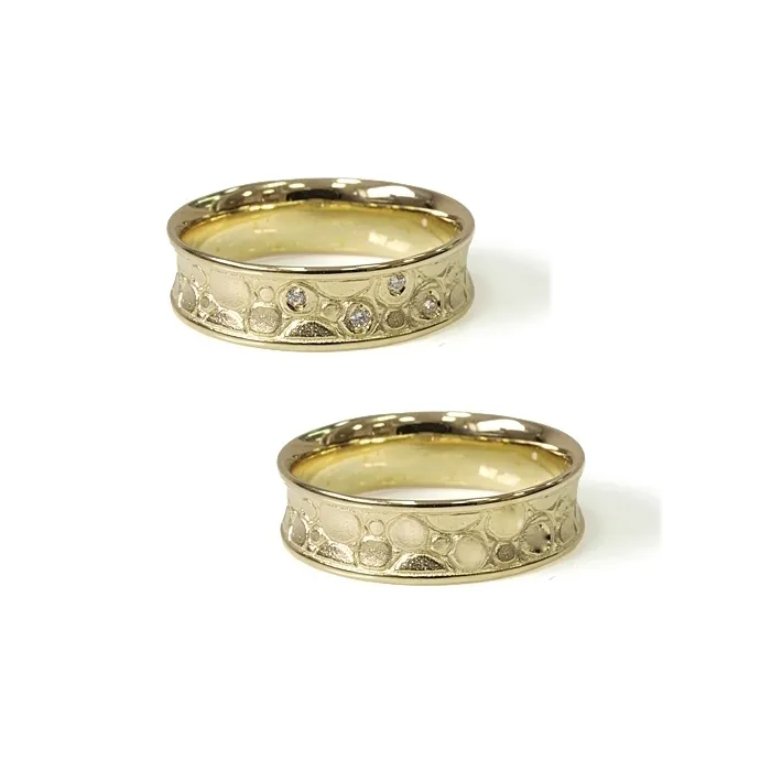 Alianzas de boda de oro amarillo con diamantes