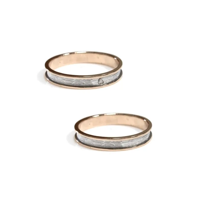 Alianzas de boda de oro rosado y oro blanco con diamante