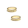 Alianzas de boda de oro amarillo con diamante