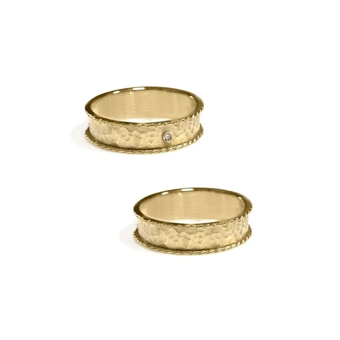 Alianzas de boda de oro amarillo con diamante