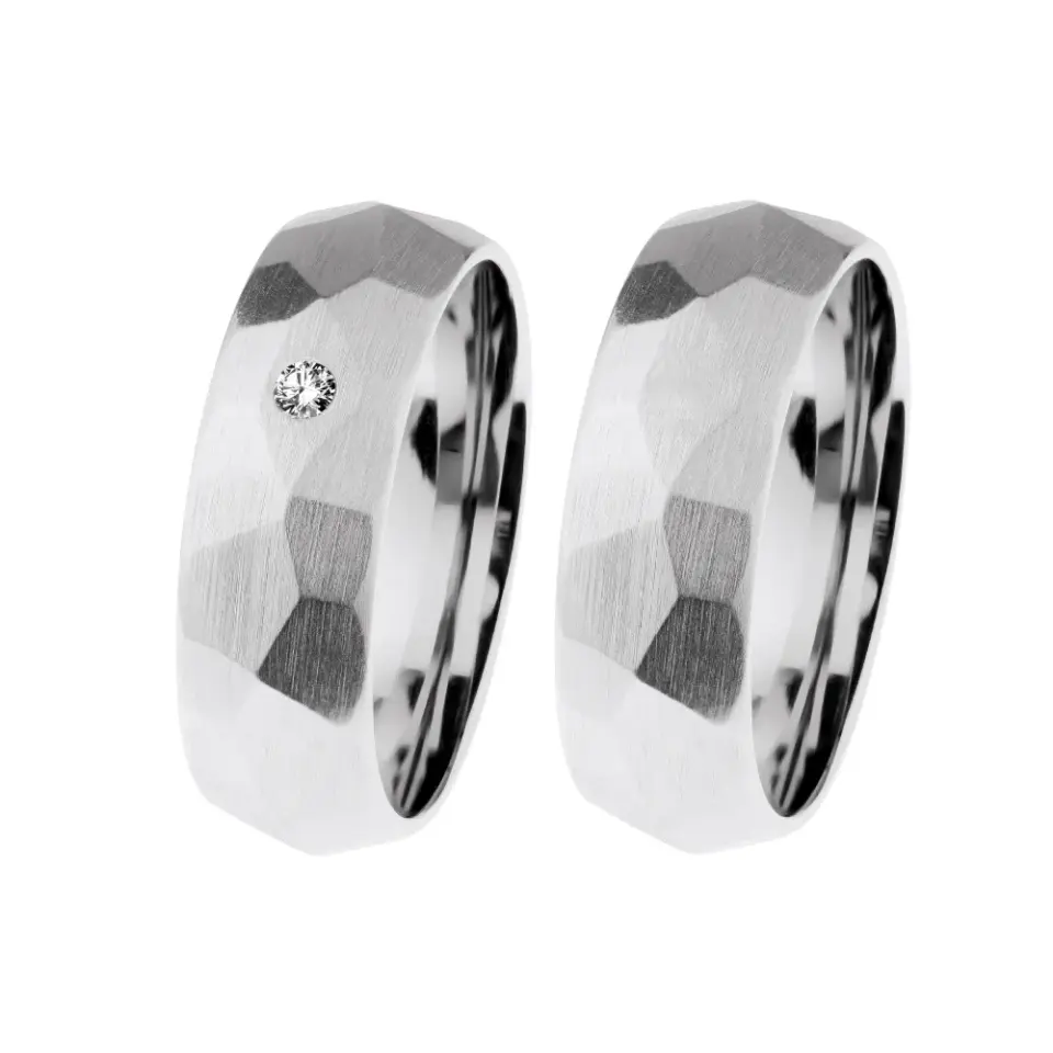 Alianzas de boda de acero con diamante