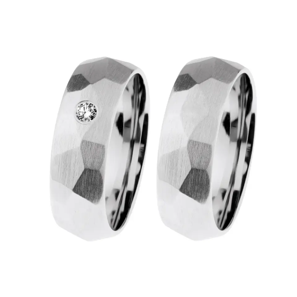 Alianzas de boda de acero con diamante