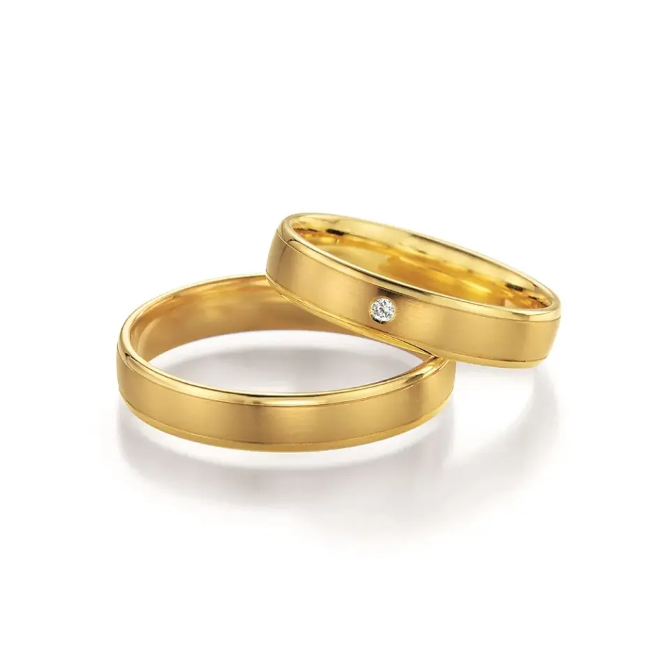 Alianzas de boda de oro amarillo con diamante