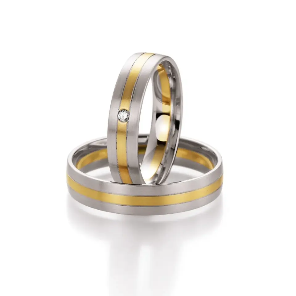 Alianzas de boda de oro blanco y oro amarillo con diamante