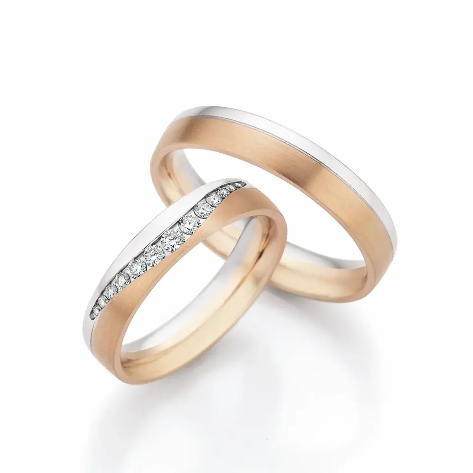 Alianzas de boda de oro champagne y platino con diamantes