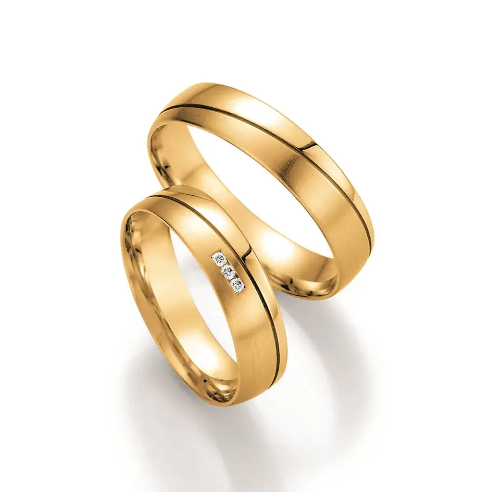 Alianzas de boda de oro amarillo con diamantes