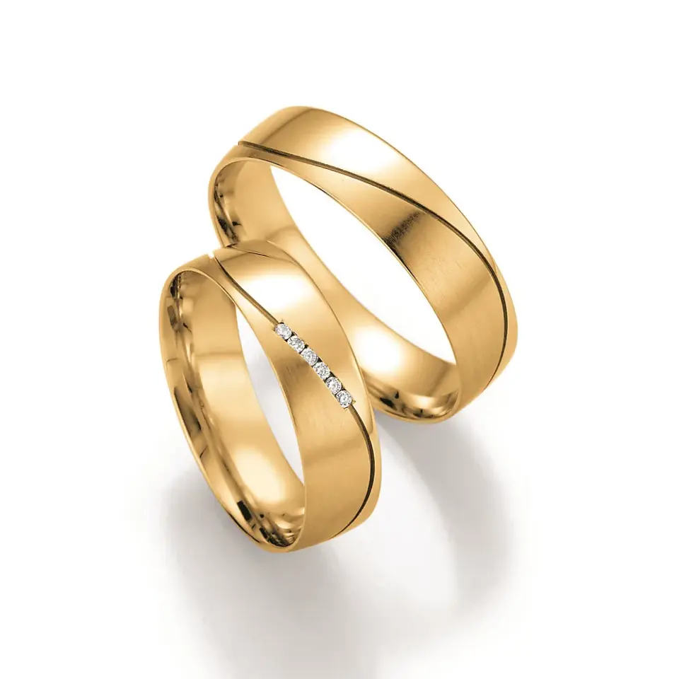 Alianzas de boda de oro amarillo con diamantes