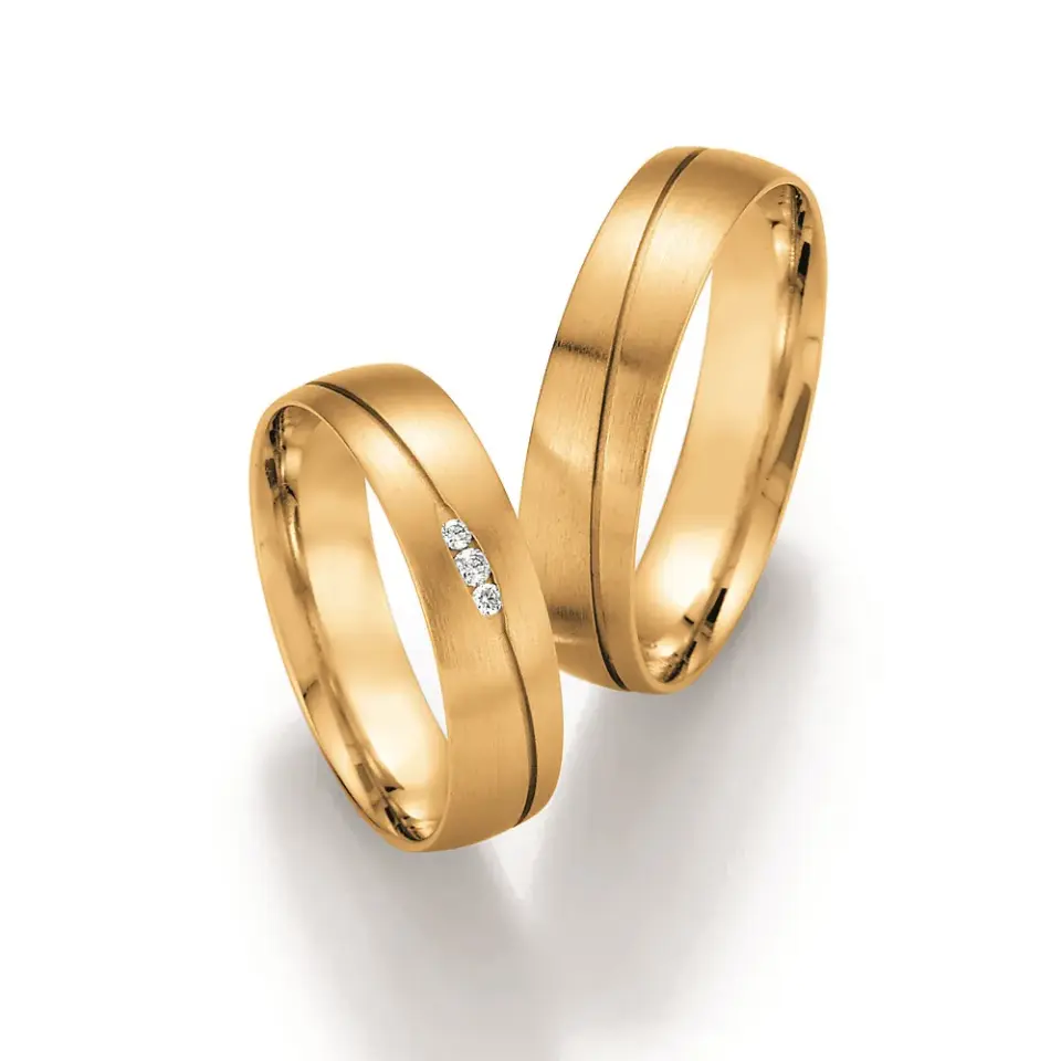 Alianzas de boda de oro amarillo con diamantes