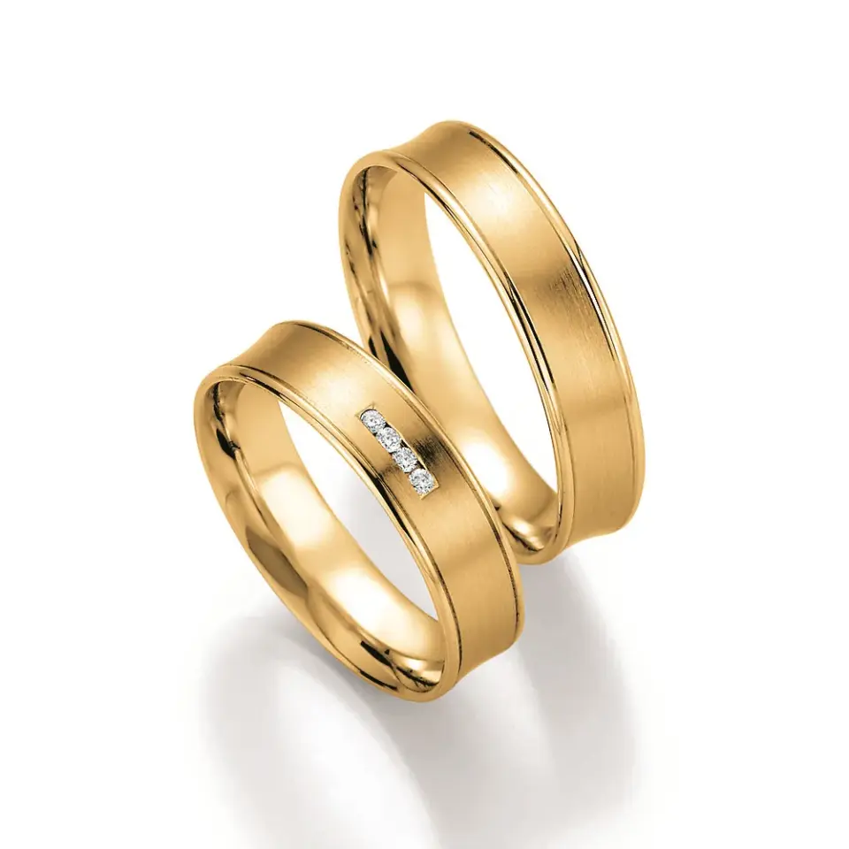 Alianzas de boda de oro amarillo con diamantes