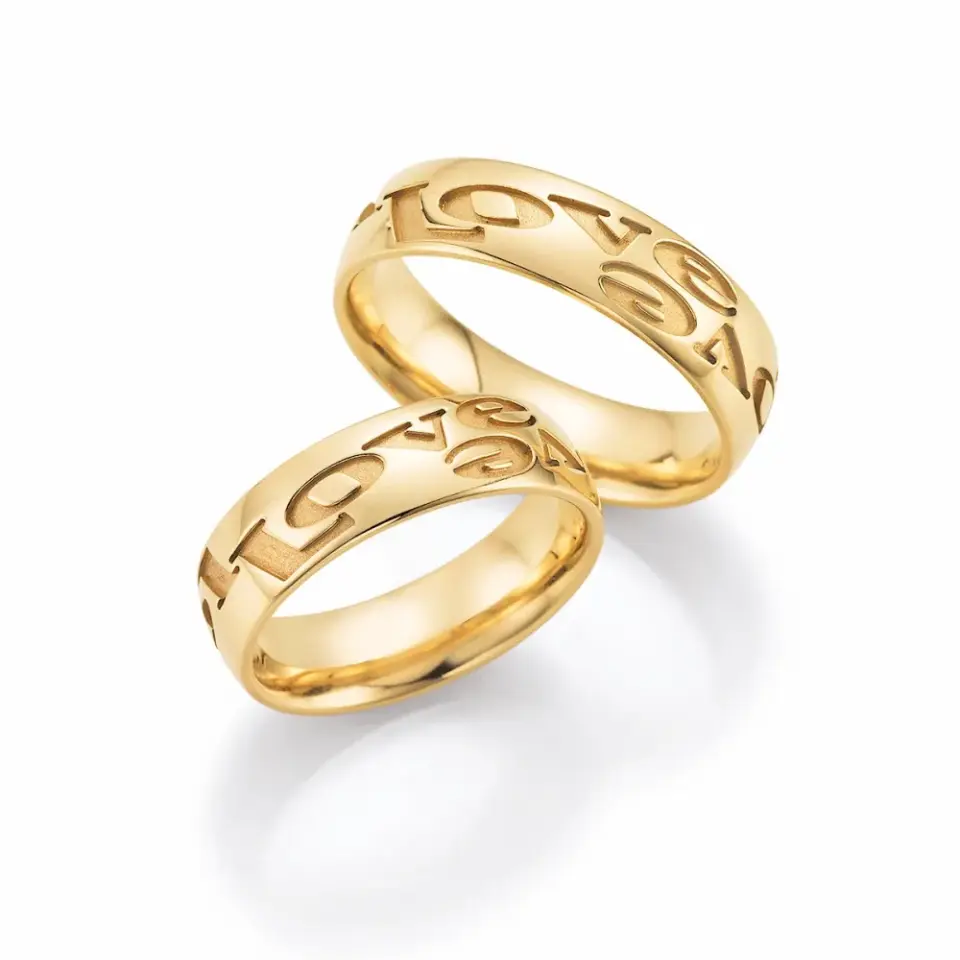 Alianzas de boda de oro amarillo