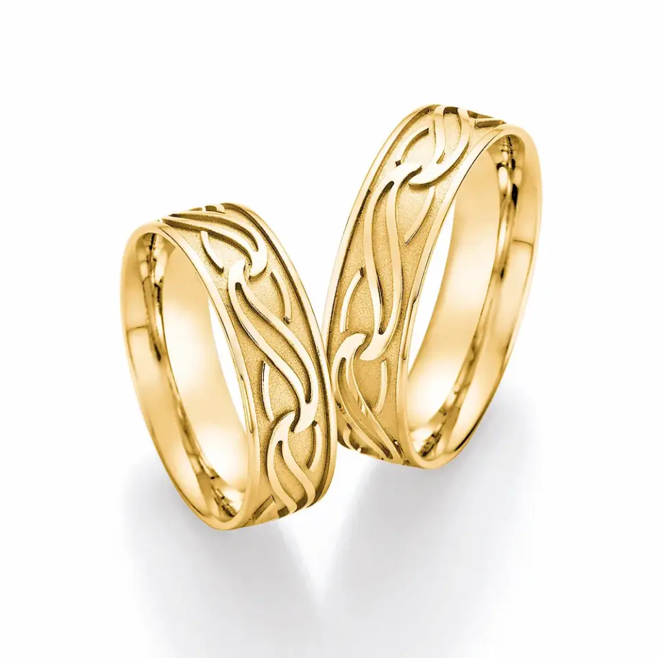 Alianzas de boda de oro amarillo