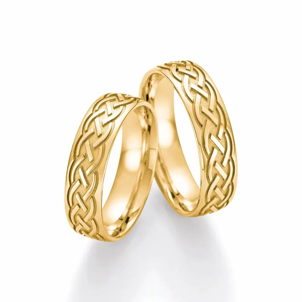 Alianzas de boda de oro amarillo
