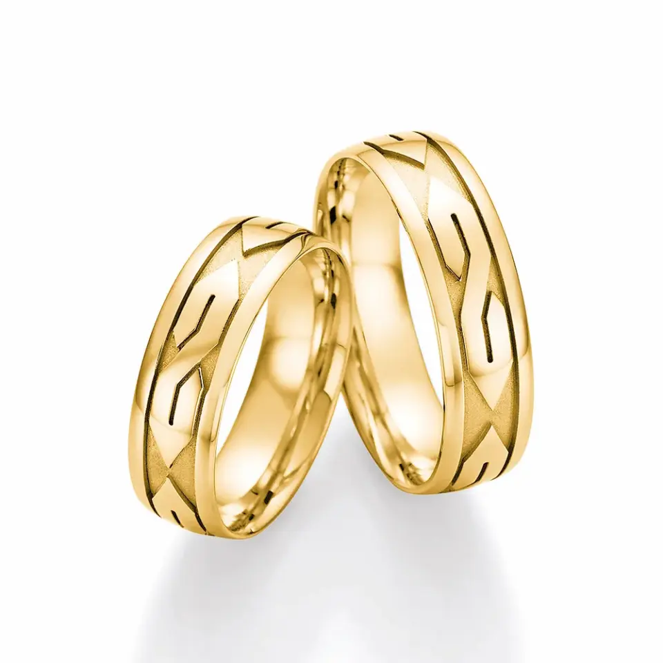 Alianzas de boda de oro amarillo