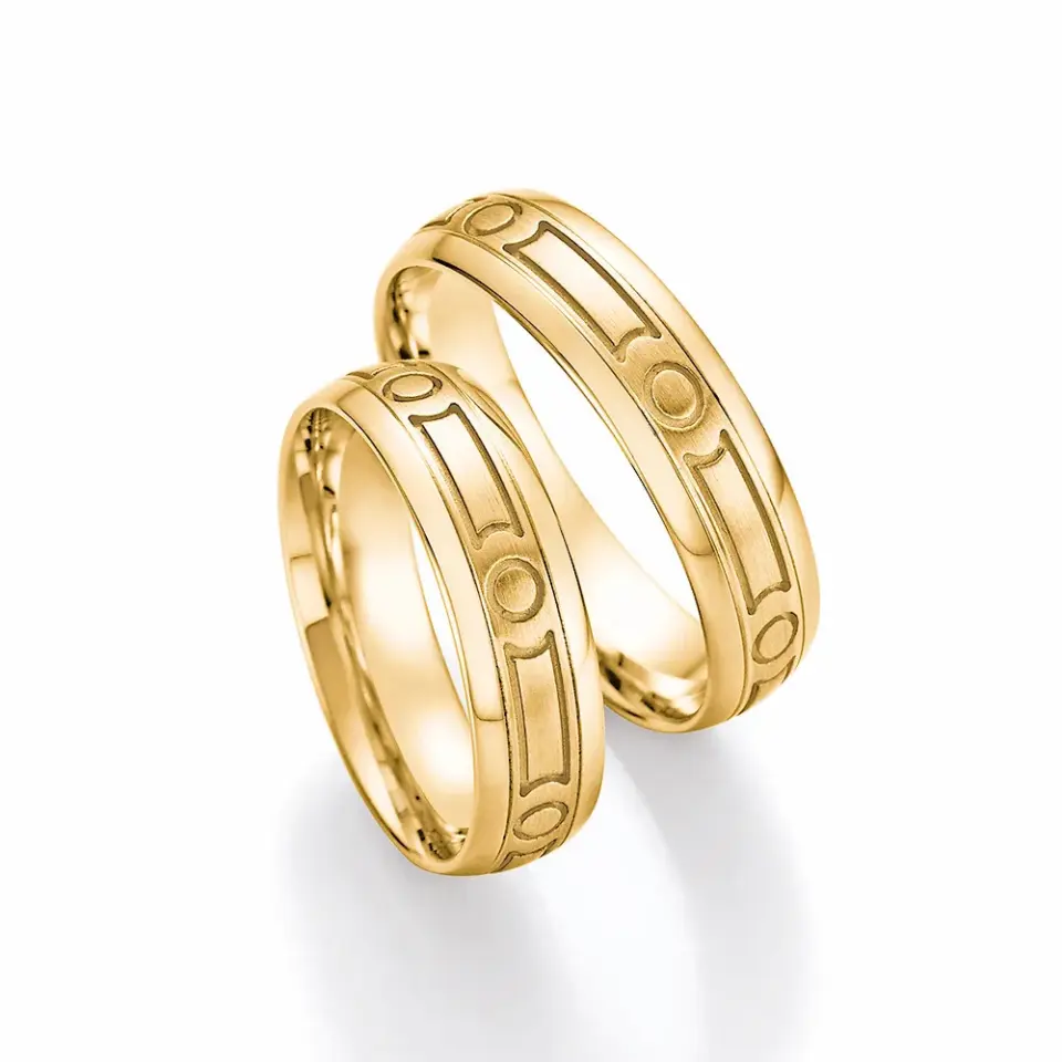Alianzas de boda de oro amarillo