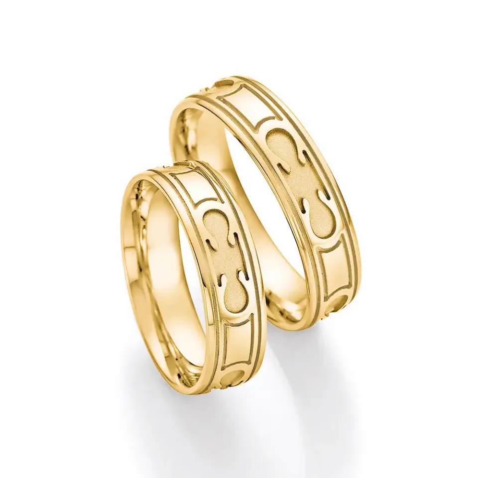 Alianzas de boda de oro amarillo
