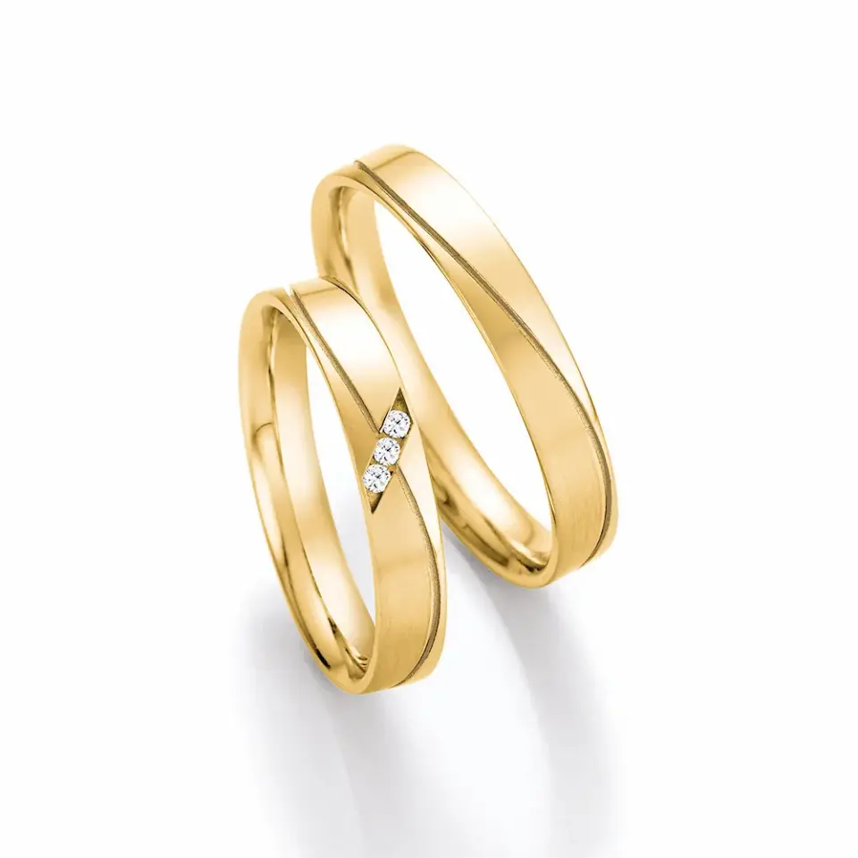 Alianzas de boda de oro amarillo con diamantes