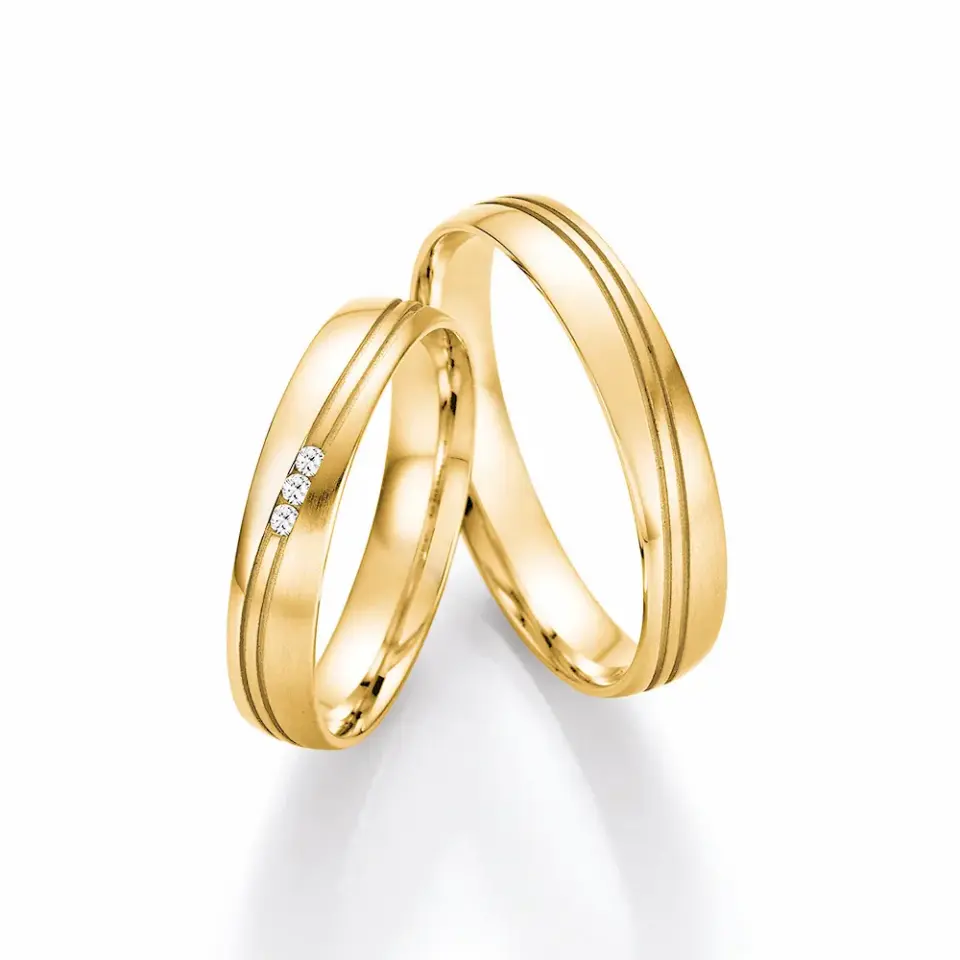 Alianzas de boda de oro amarillo con diamantes