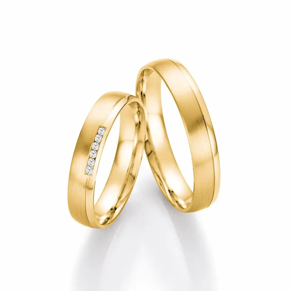 Alianzas de boda de oro amarillo con diamantes