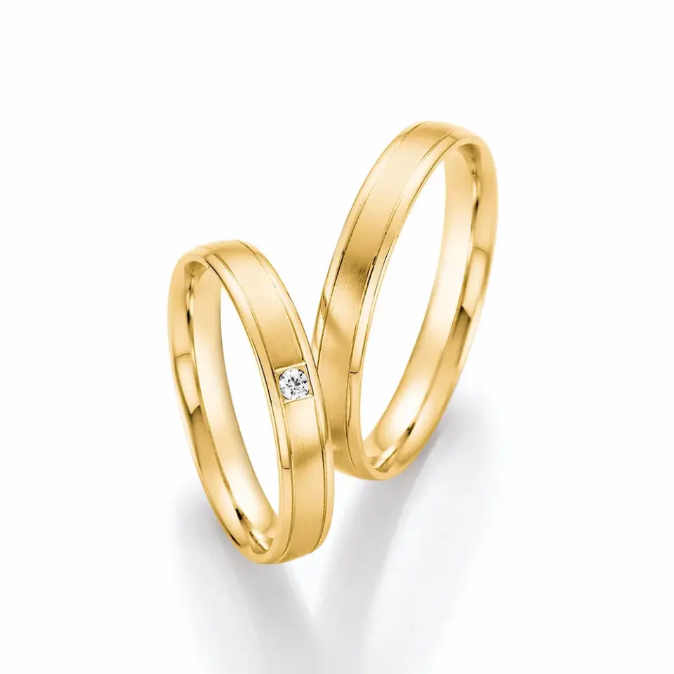 Alianzas de boda de oro amarillo con diamante