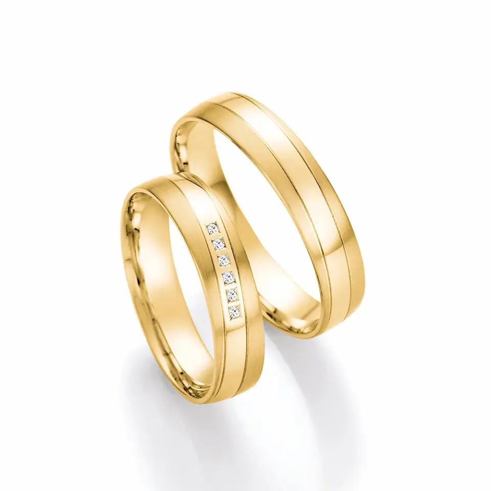 Alianzas de boda de oro amarillo con diamantes