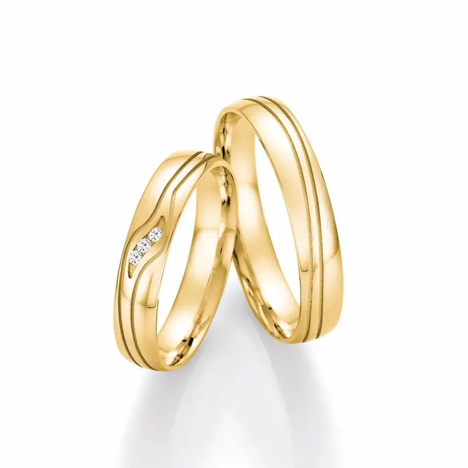 Alianzas de boda de oro amarillo con diamantes