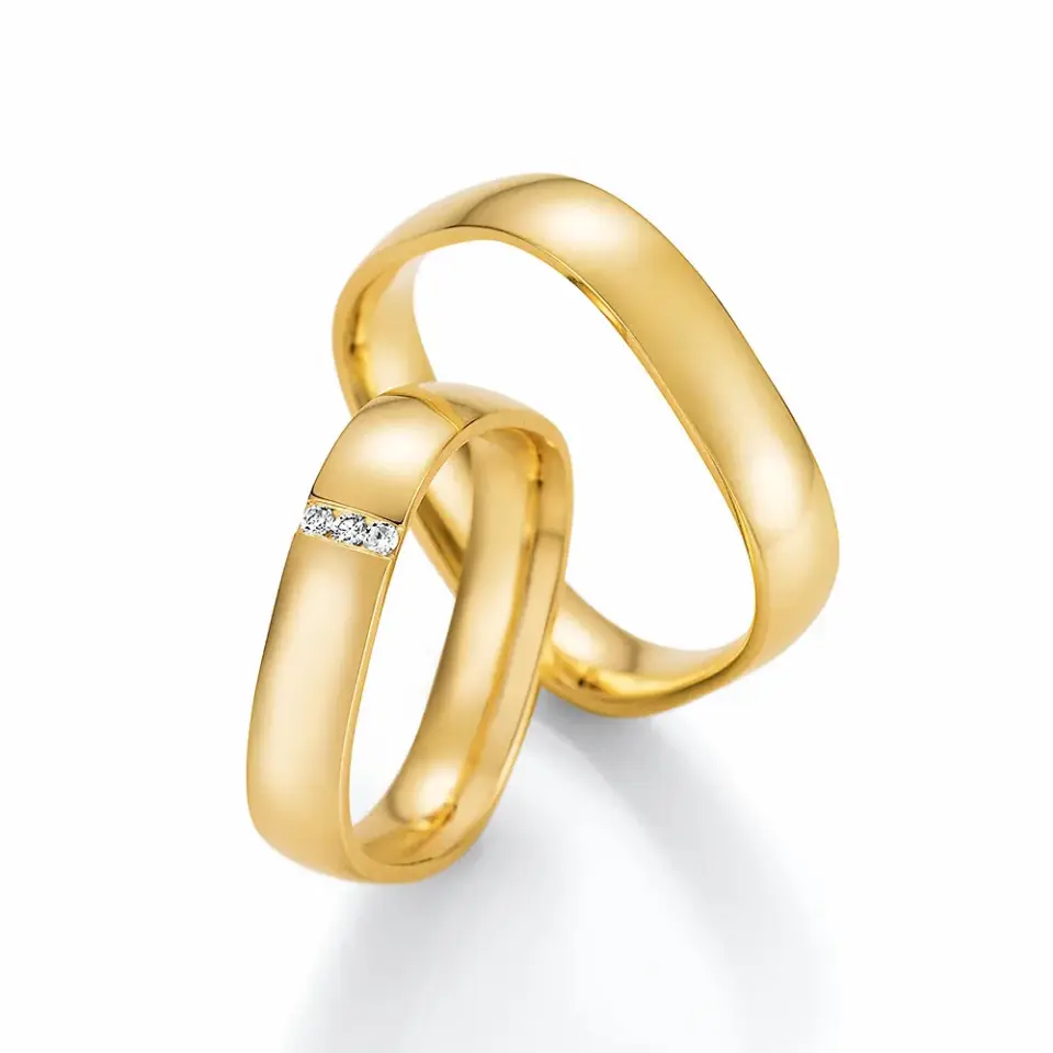 Alianzas de boda de oro amarillo con diamantes