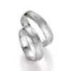 Alianzas de boda de plata con diamante