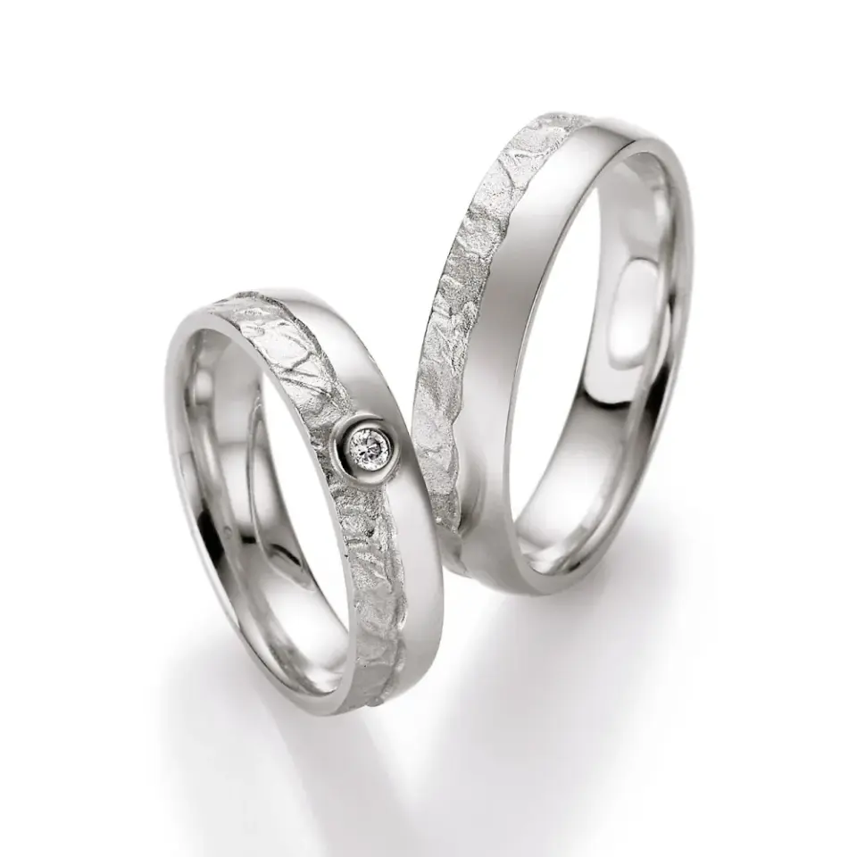 Alianzas de boda de oro blanco con diamante