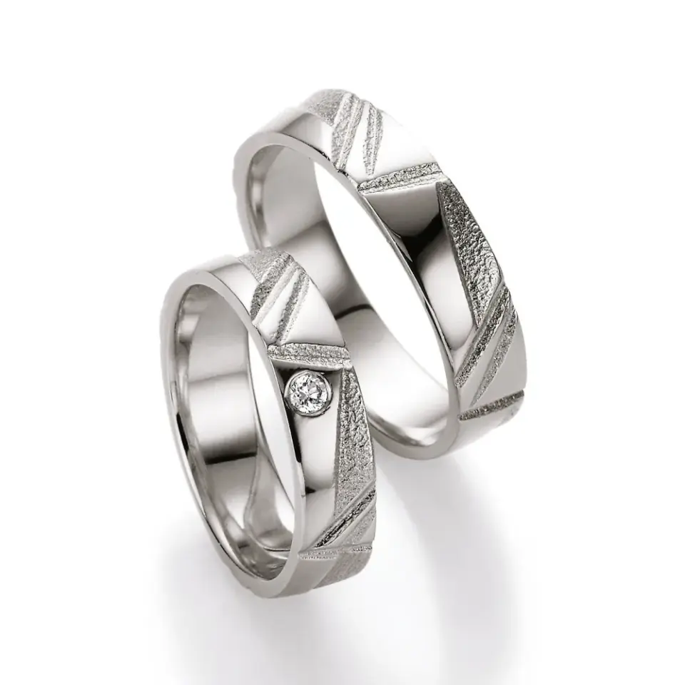 Alianzas de boda de plata con diamante