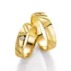 Alianzas de boda de oro amarillo con diamante
