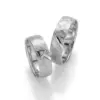 Alianzas de boda de plata con diamante