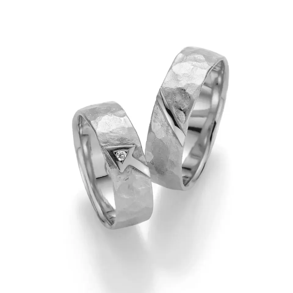 Alianzas de boda de plata con diamante