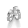Alianzas de boda de plata con diamante