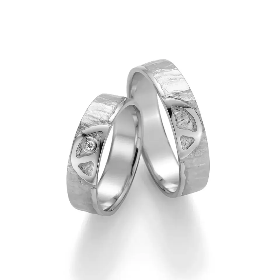Alianzas de boda de plata con diamante