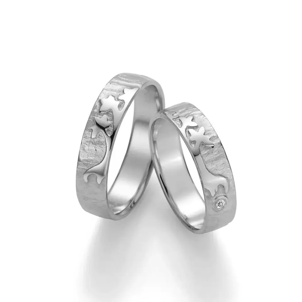 Alianzas de boda de plata con diamante