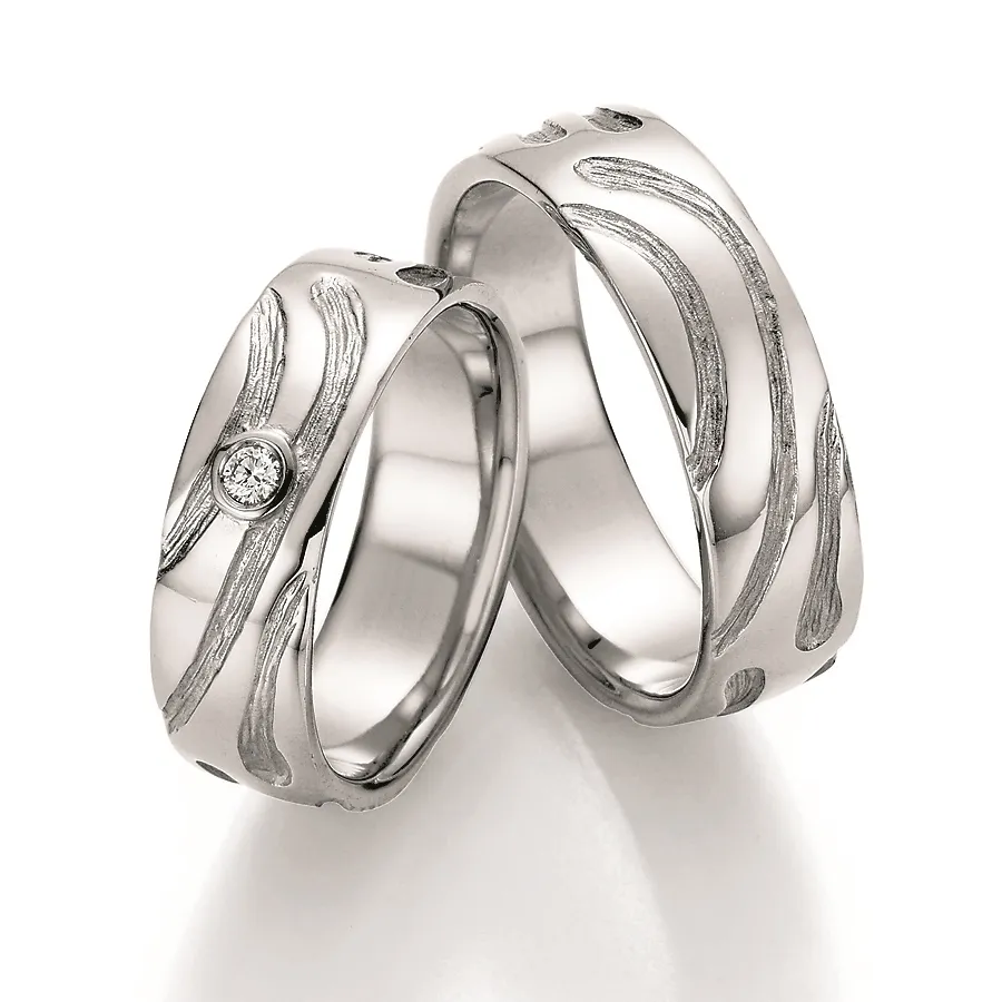 Alianzas de boda de plata con diamante