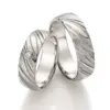 Alianzas de boda de plata con diamante