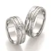 Alianzas de boda de plata con diamante