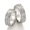 Alianzas de boda de plata con diamante