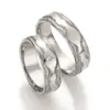Alianzas de boda de plata con diamante