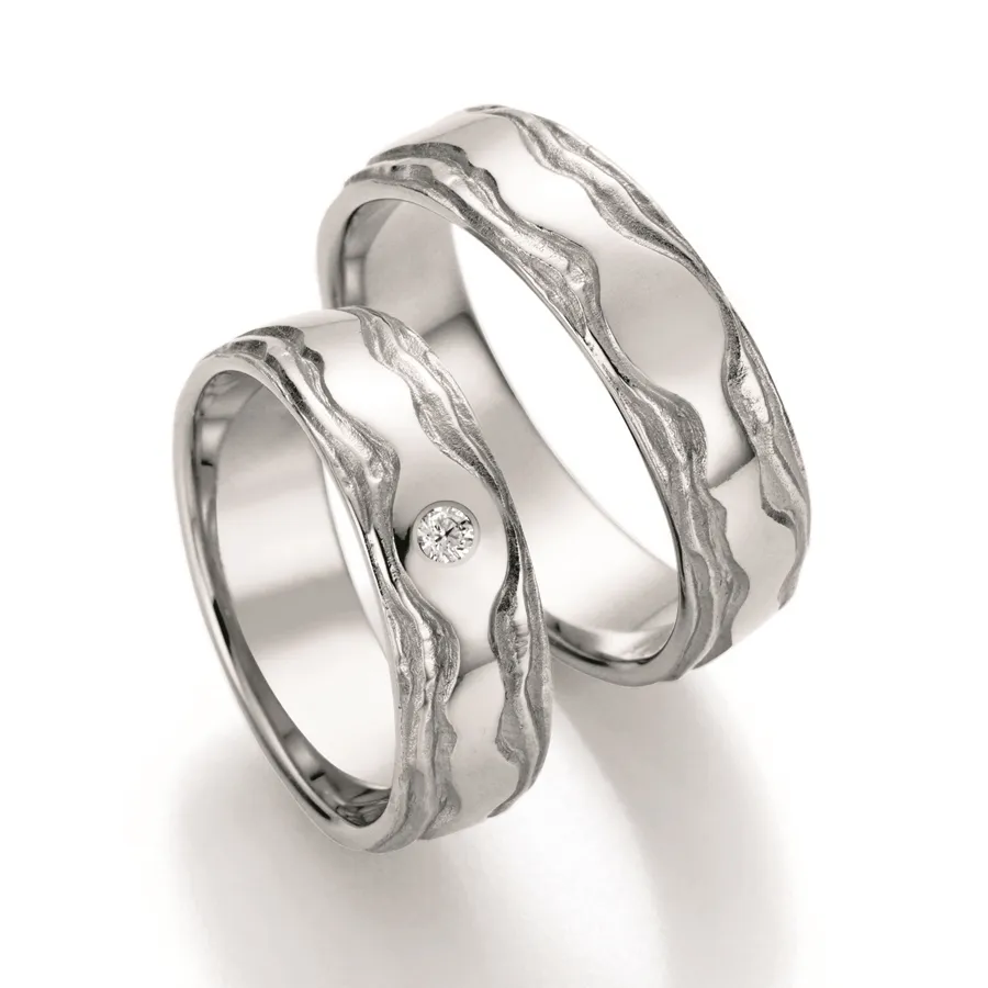 Alianzas de boda de plata con diamante