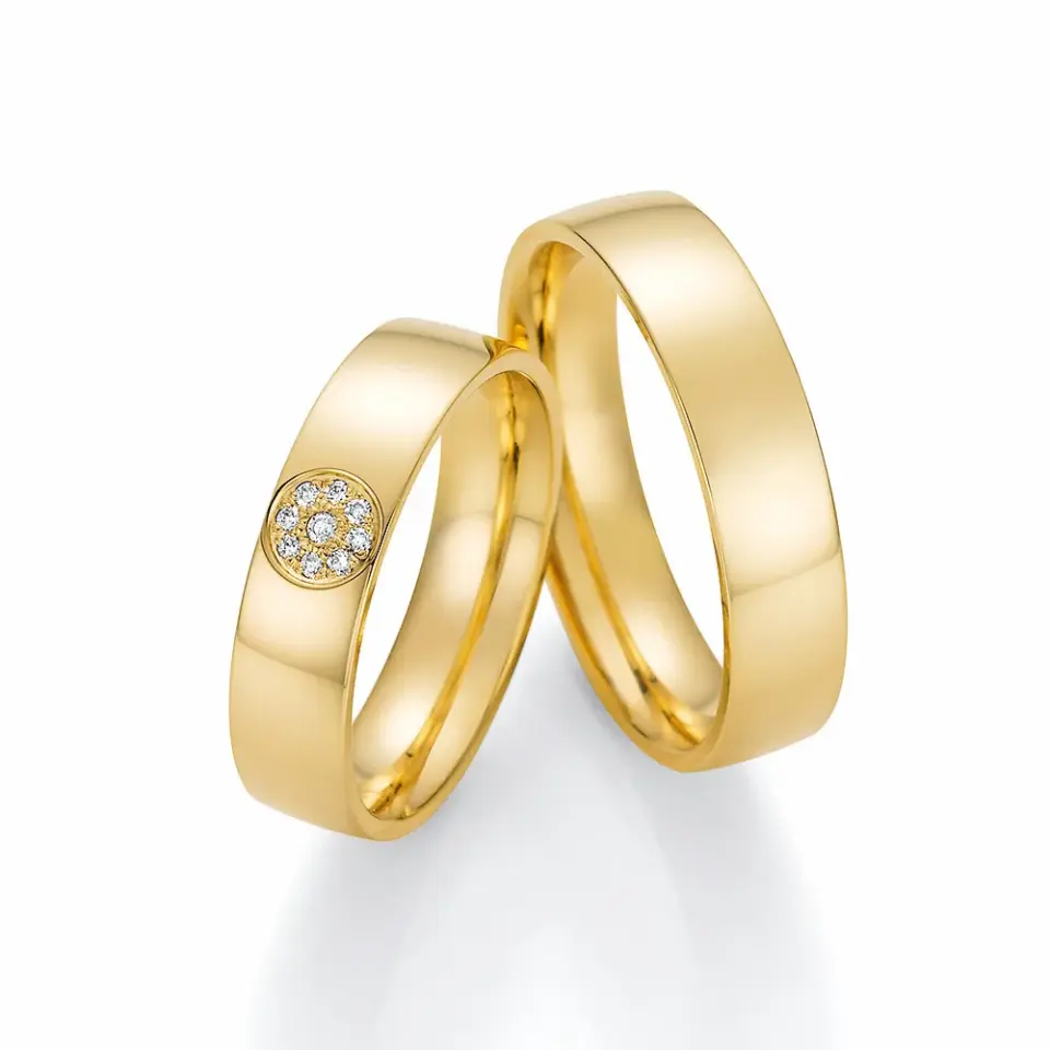 Alianzas de boda de oro amarillo con diamantes