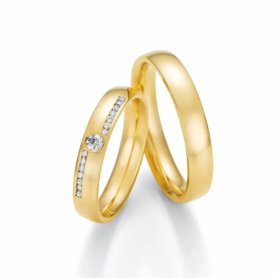 Alianzas de boda de oro amarillo con diamantes