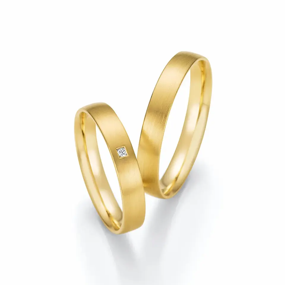 Alianzas de boda de oro amarillo con diamante